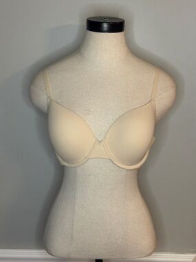 SKIMS Lightweight Beige Underwire T-Shirt Bra